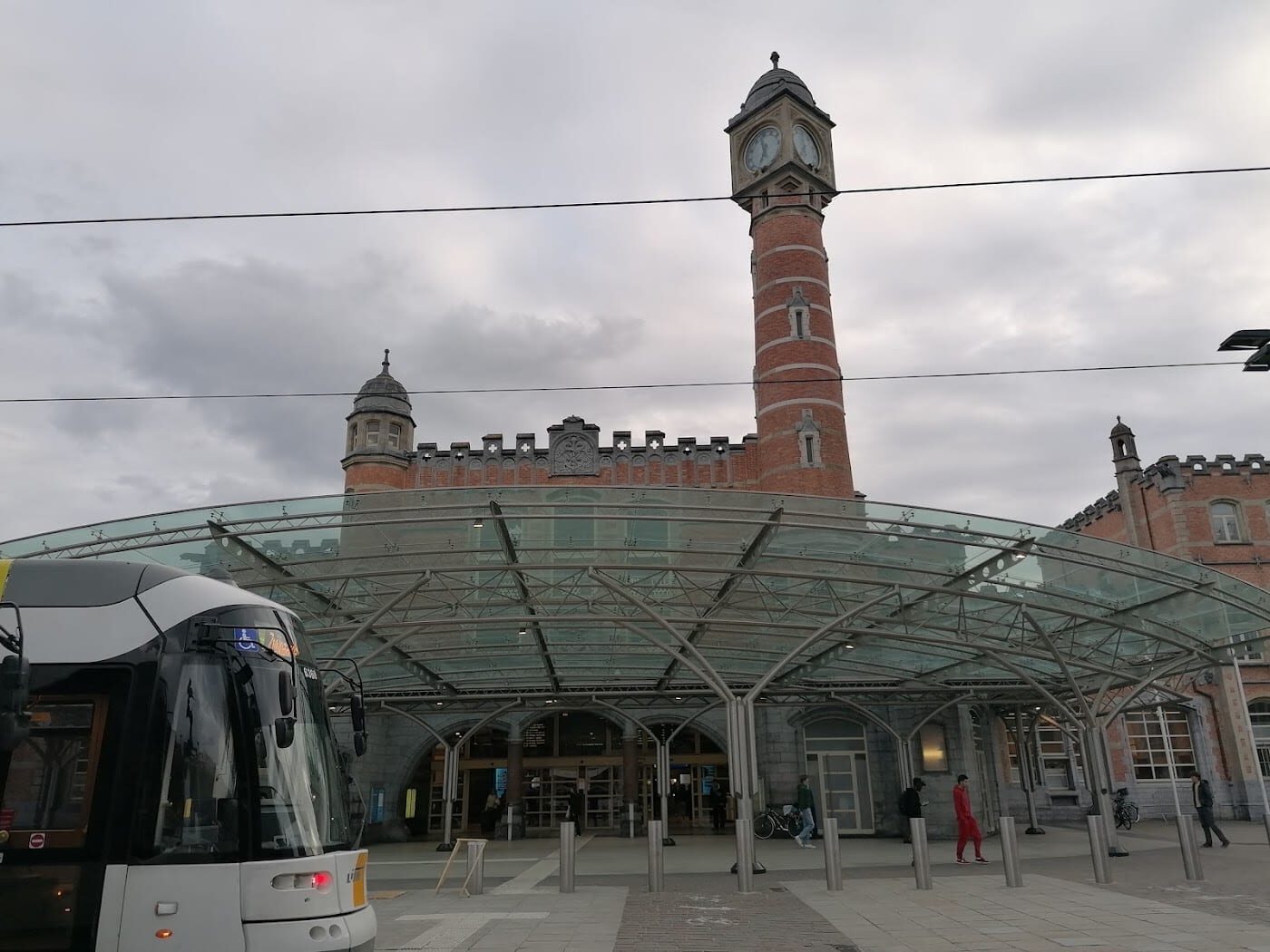 Verse pizza, een minuut van het station